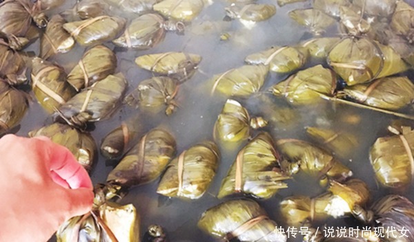 至关重要|煮粽子用冷水还是热水这一步至关重要,用错了水,难怪松散夹生