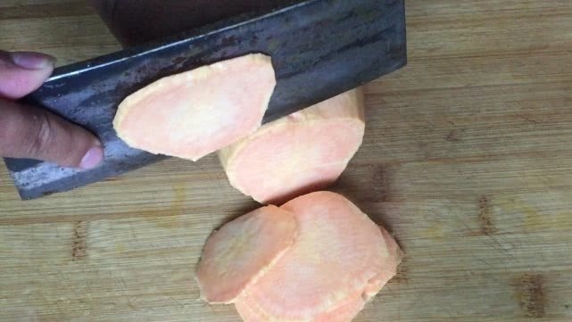 爱吃红薯的别错过哦,农村大妈都这样吃的,软糯香甜,孩子超爱吃