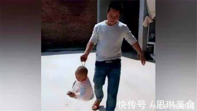 弟弟|小舅带娃方式走红,为玩游戏把外甥挂门上,网友:外甥正月剃头去