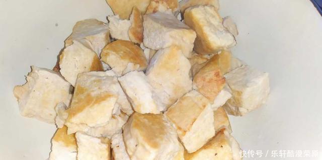 冻豆腐煎一下,吃起来是真的好吃,非常美味