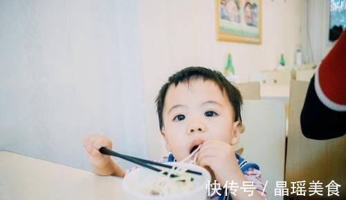 外婆|婴儿食用盐是越晚越好吗?真相和想象不同,超龄缺碘危害不小