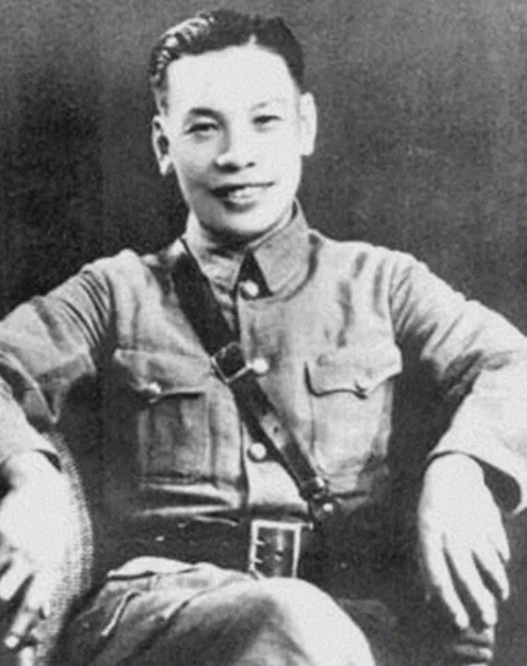 一帆风顺|蒋经国的儿子蒋孝勇,事业一帆风顺时加入外籍,晚年的结局如何?