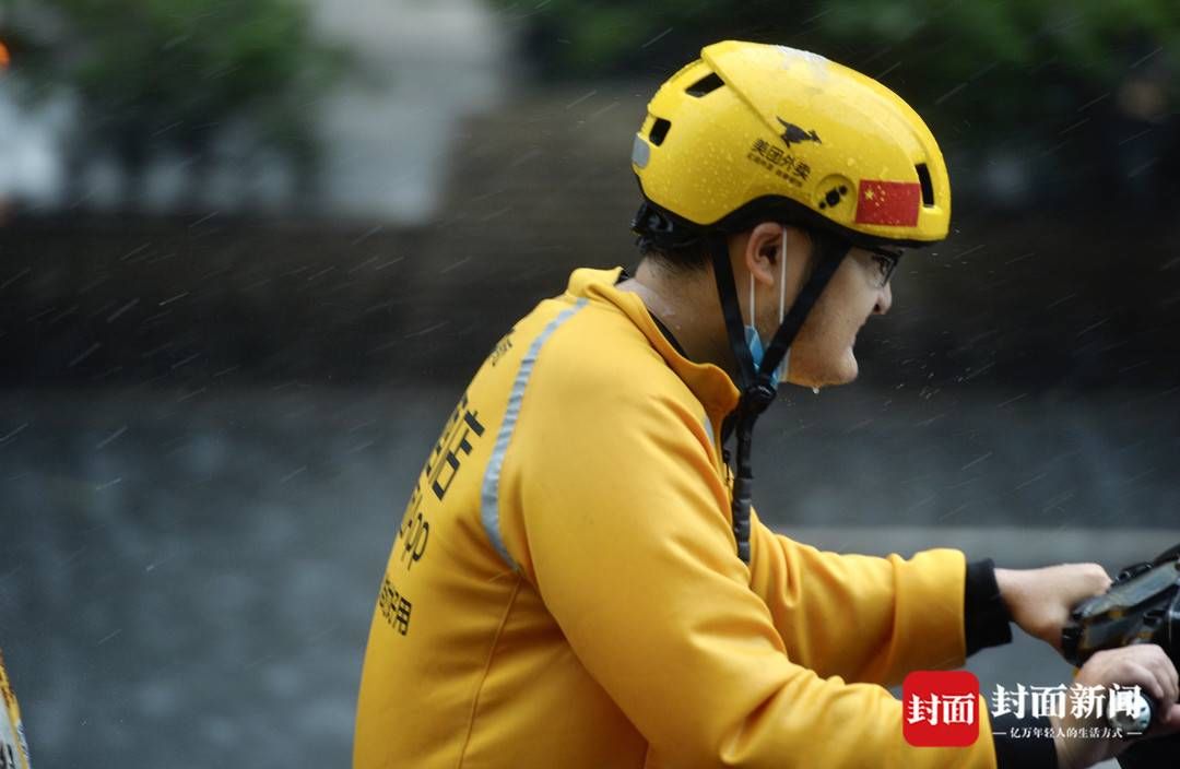 大雨倾盆|大雨倾盆 他们奔驰在路上