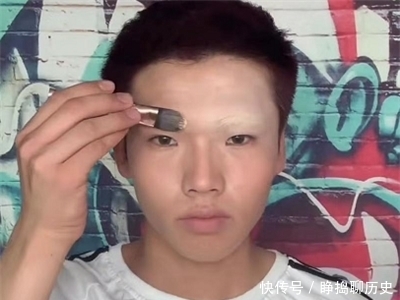 走红|大神仿妆“女帝”走红,开局:来凑凑热闹,结局:这是换头了吧?