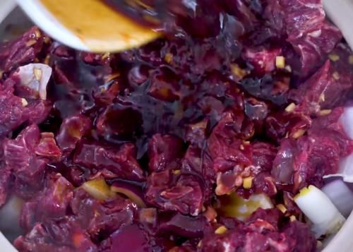 分享一款家人爱吃的红焖肉食，软烂鲜香，营养美味，解馋的家常菜