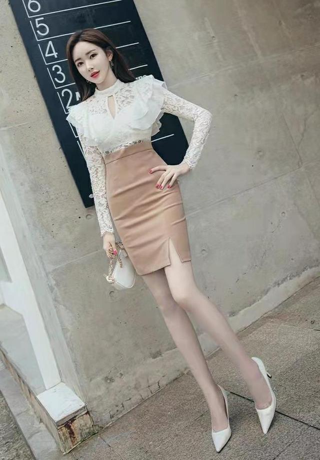 搭配|白色蕾丝上衣与半身包臀裙的搭配,高贵优雅,展现女人韵味