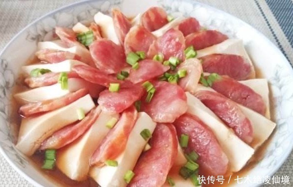 腊肠蒸豆腐|多给家人吃的营养菜,又嫩又滑,营养丰富,益智健脑增强免疫力