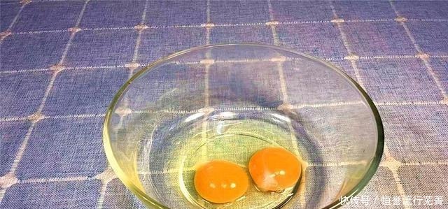 这个东西在桌子上,孩子们一次可以吃一个大盘