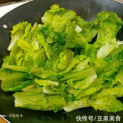 做好蒜蓉腐乳生菜，有色有香又有味