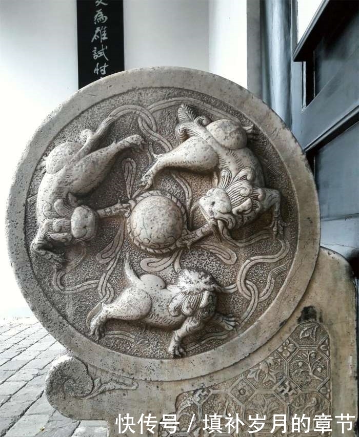 一位皇帝赐书, 两位皇帝赐匾,这可能是我国最牛的学校了