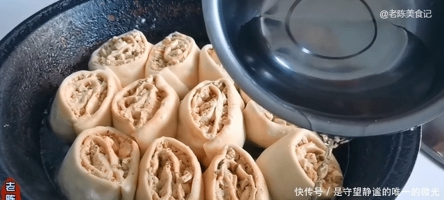 老陈美食:发面配豆腐做花卷,松软简单美味,老少皆宜