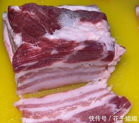 东北特色酸菜扣肉,多这加一步,酸菜软烂入味,五花肉香而不腻