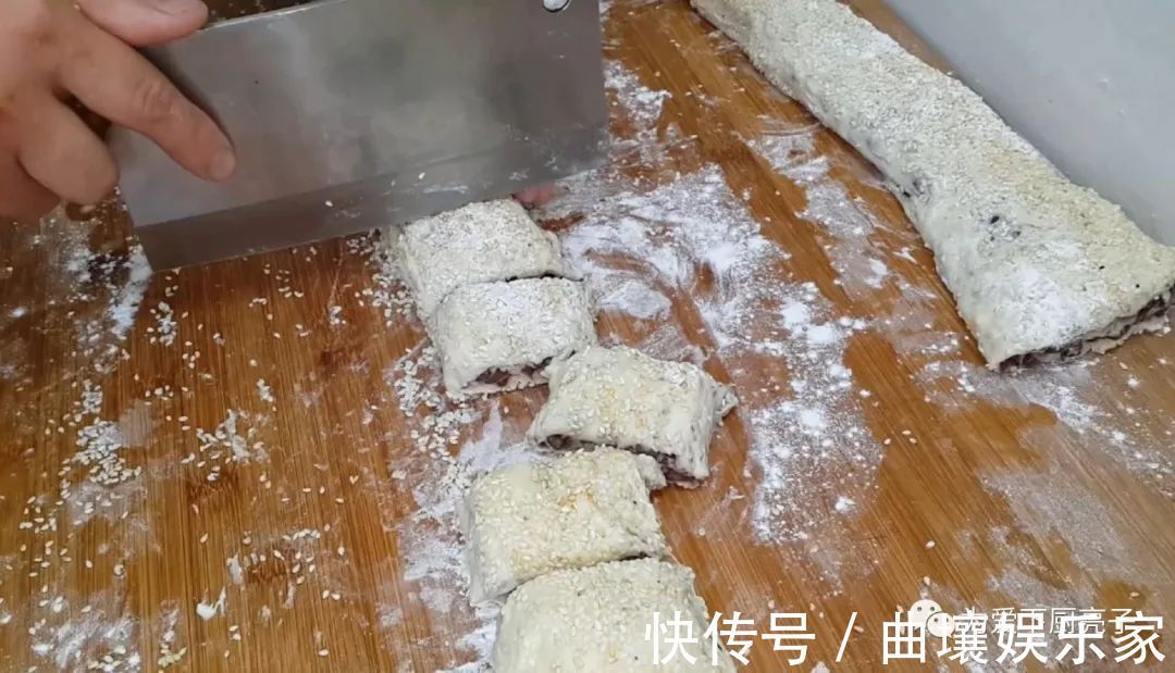 红豆发面饼|红豆饼又吃新吃法，不蒸不烤不油炸，松软又香甜，孩子爱吃不挑食