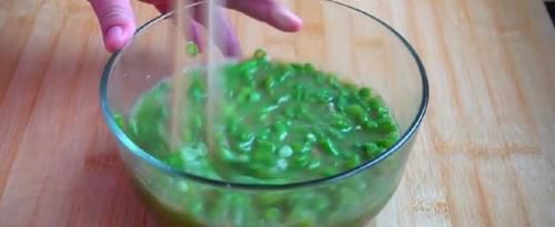 4个鸡蛋，1把豆角，锅里一倒，10分钟解决全家早餐，营养又美味！