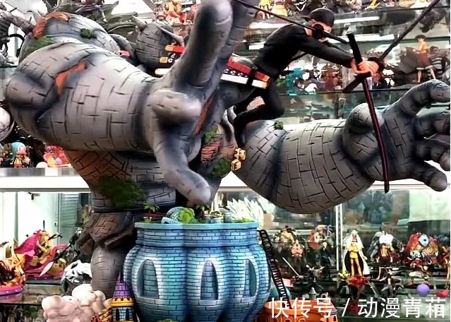 火影海贼|“五位数”的手办长什么样?看到索隆明白了,网友:底座都买不起