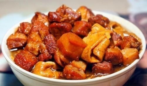 红烧肉时,别再放八角和桂皮了!放这2样炖才香,减肥也要吃一顿