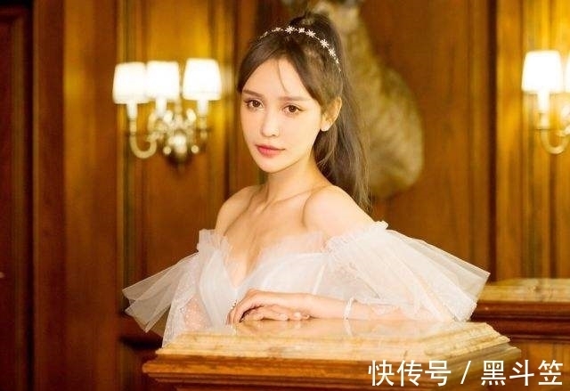 治疗 14岁时,我接受了母亲的治疗,我花了400万美元进行整形手术!