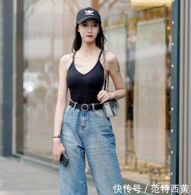 牛仔裤|美女街拍身姿优美的小姐姐,秀出时尚穿搭,怎么看都美
