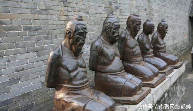 岳飞|岳飞墓前最多时曾跪着五人,为何如今成了四个?少的那个去了哪里