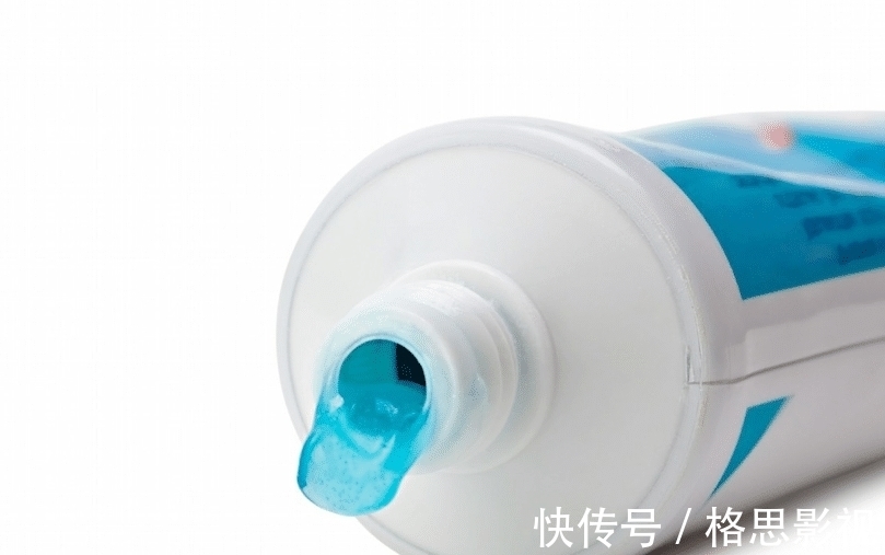 家里的金属首饰黑了,需要去店里面清洗吗?在家清理一下吧