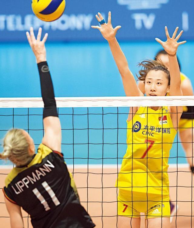 拦网22分和13分的对比!女排2大副攻新星