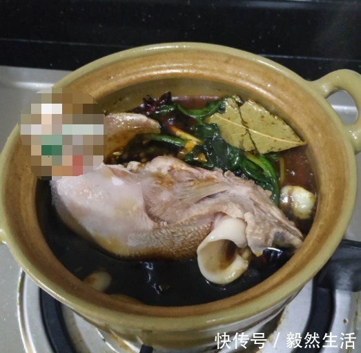 猪舌|下酒最馋它,倒半瓶酱油,不加一滴水,越焖越香,馋到流口水