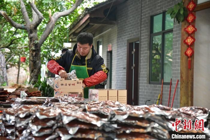 燕兰|广西侗乡腊味年货走俏 每年超百万只腊鸭“飞”往各地餐桌