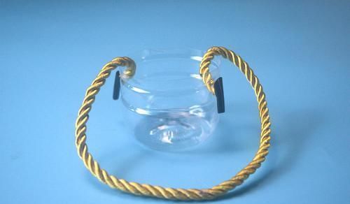 卫生间|塑料瓶上穿一根绳子,放在卫生间一年省下不少钱,早点知道就好了