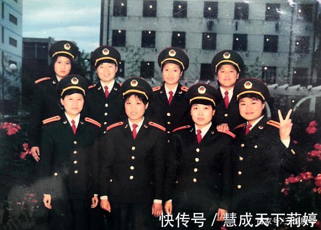 东莞纪实其貌不扬的电工，同时交往7个女孩，电子厂黄金时代