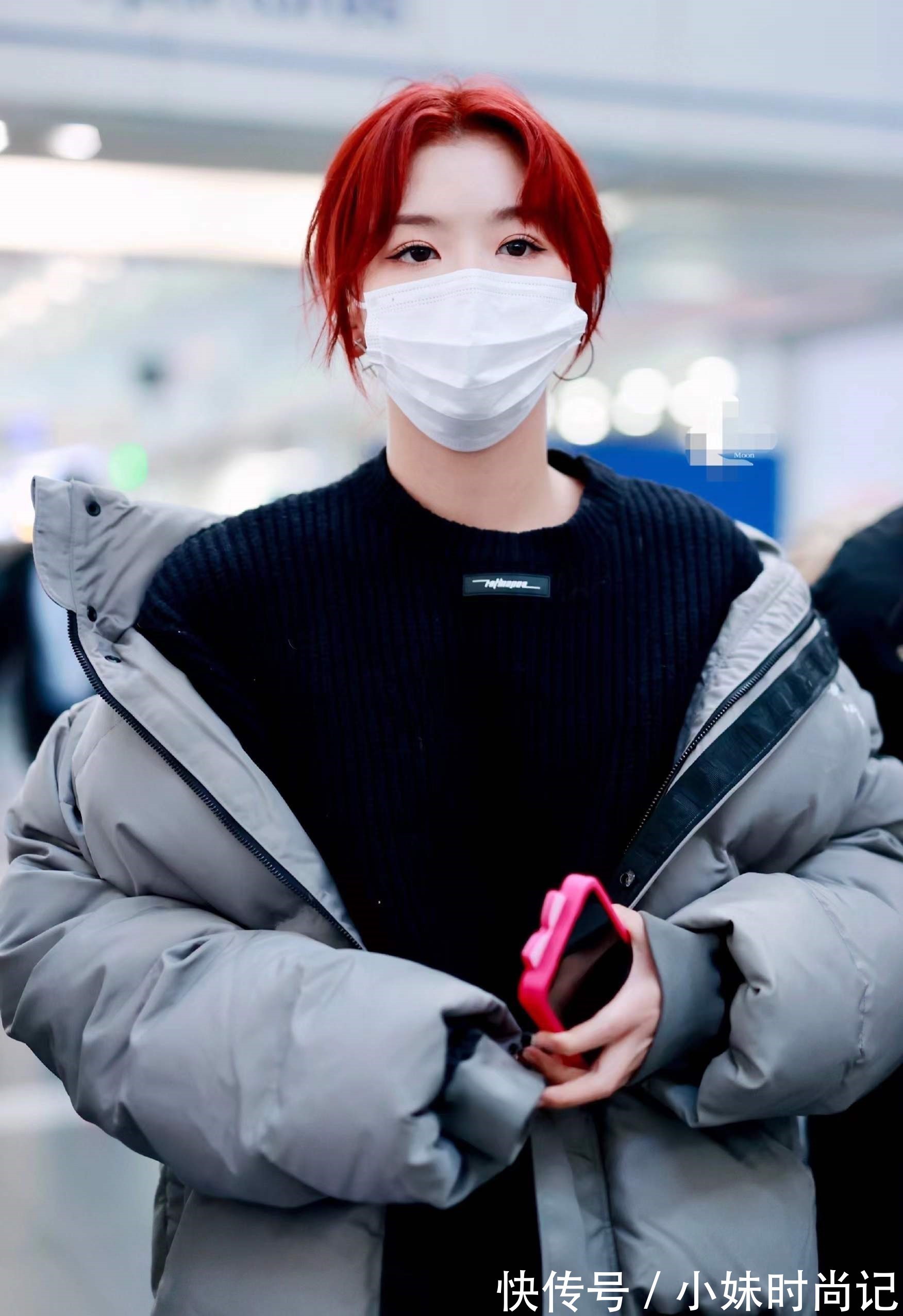 安利|孔雪儿真刚,上身棉服针织衣过冬,下身短裙露腿过夏,看着都冻人