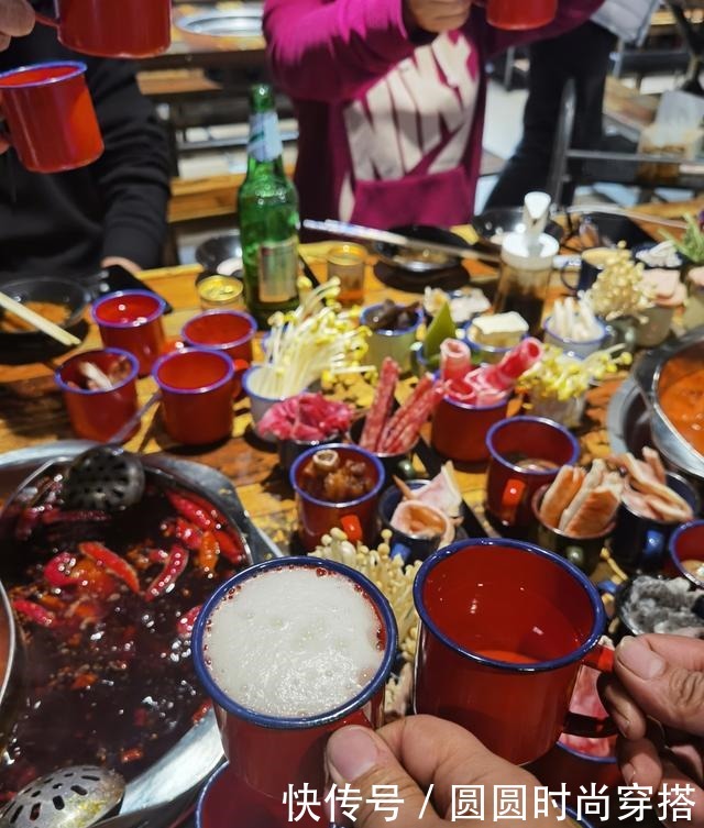 用茶缸子吃火锅，西安这家火锅有特色