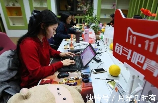 彩妆|有钱人抢着开实体店，普通人却争相恐后做电商，到底谁更有钱途？