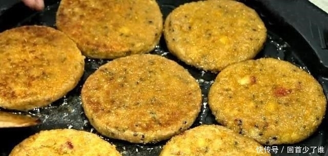 春天，多吃草莓和香蕉，学会这样做，香甜酥脆，大人孩子都爱吃