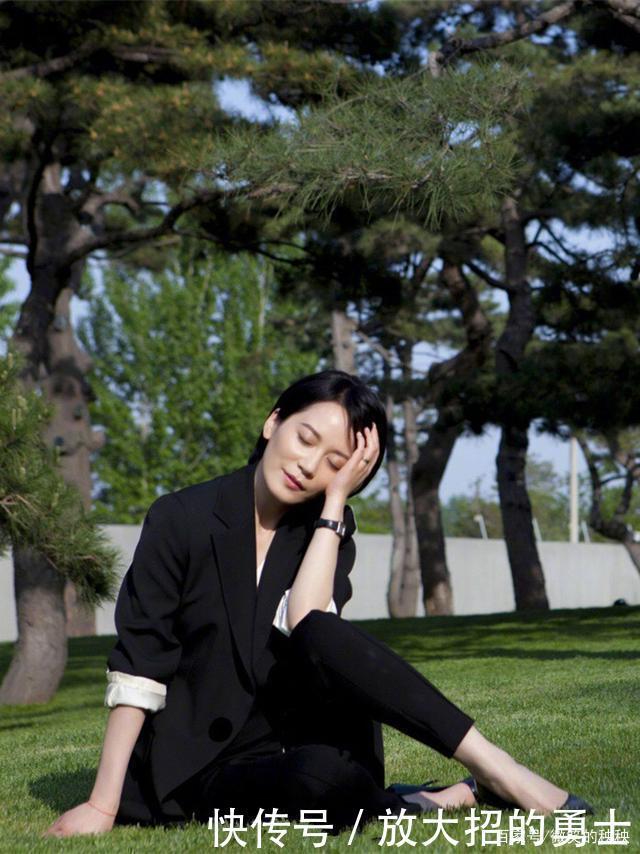 太太|法国女人只需10件衣来看看巴黎的优雅太太,秋冬衣橱里都有什么