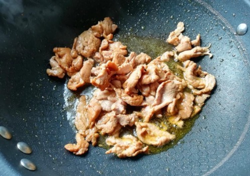 这个家常菜在我家非常受欢迎,皮薄汁多,肉质滑嫩