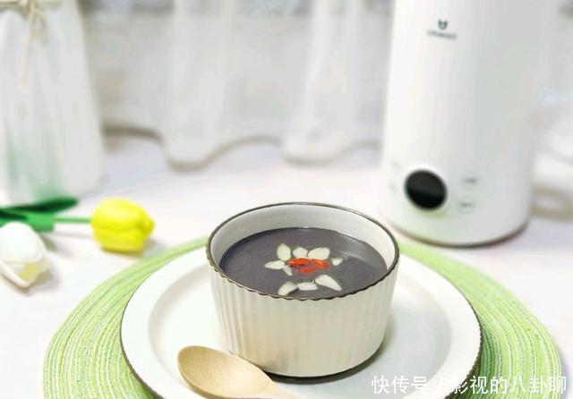 细滑|冬季养生少不了三黑芝麻糊,细滑香浓,尤其适合老人和孩子