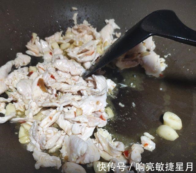 美食天下|豆角烧肉片,家常味道,可口下饭!