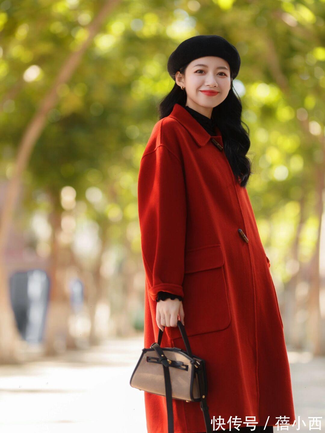 搭配 冬季还是穿“红色大衣”最时髦,搭配黑色或白色,但靠配色就赢了