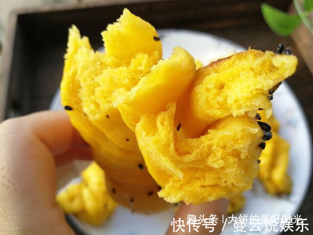 早餐就爱吃花卷,不放水揉面,比馒头还香,越嚼越香,一锅不够吃