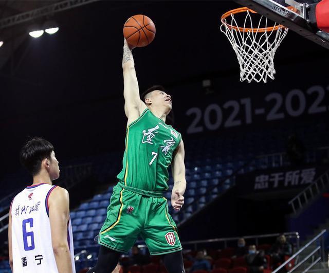 黑马|CBA16轮战罢看争冠:黑马四起可搅局,辽粤争霸格局难改变