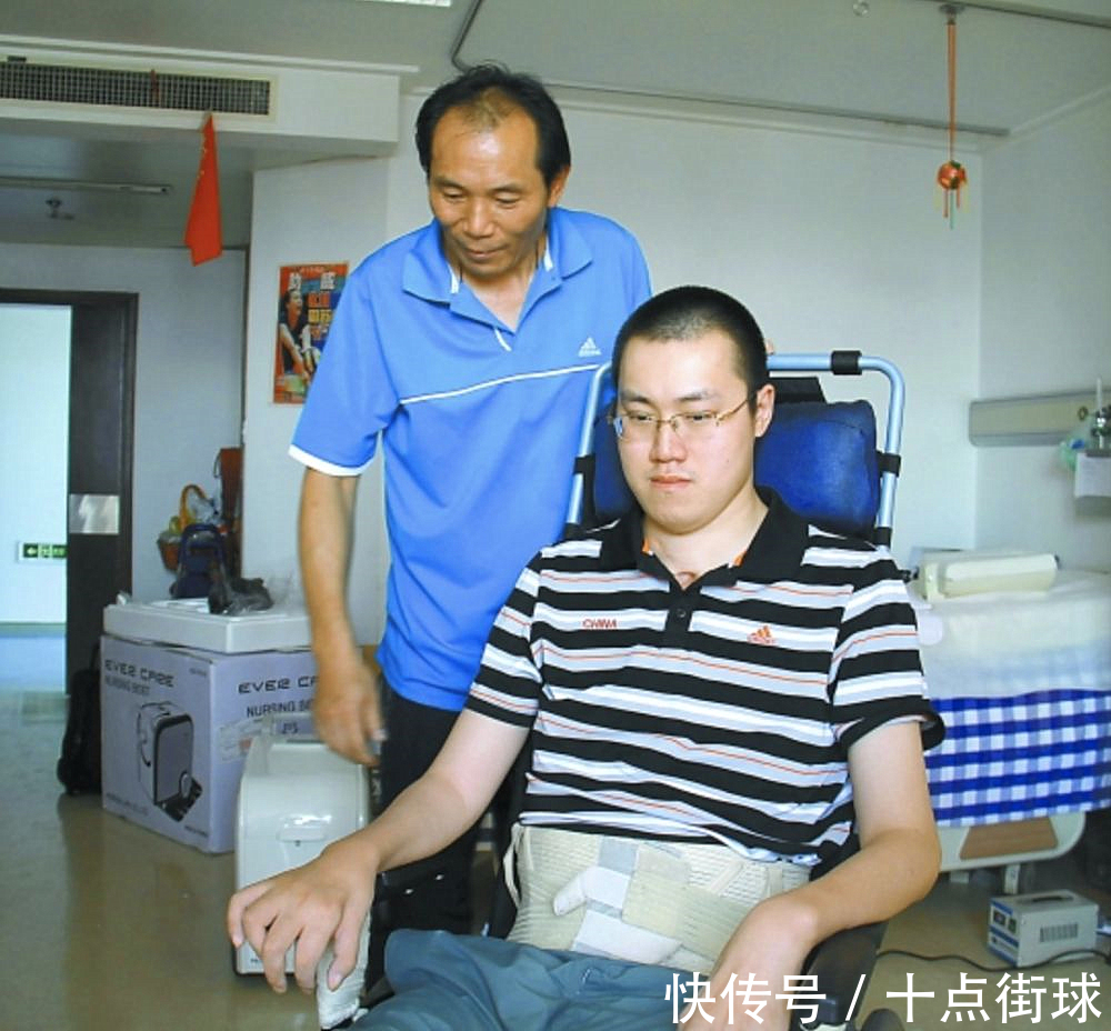 瘫痪|39岁汤淼获慰问金,瘫痪14年如今自己能吃饭梳头,试管女儿已5岁