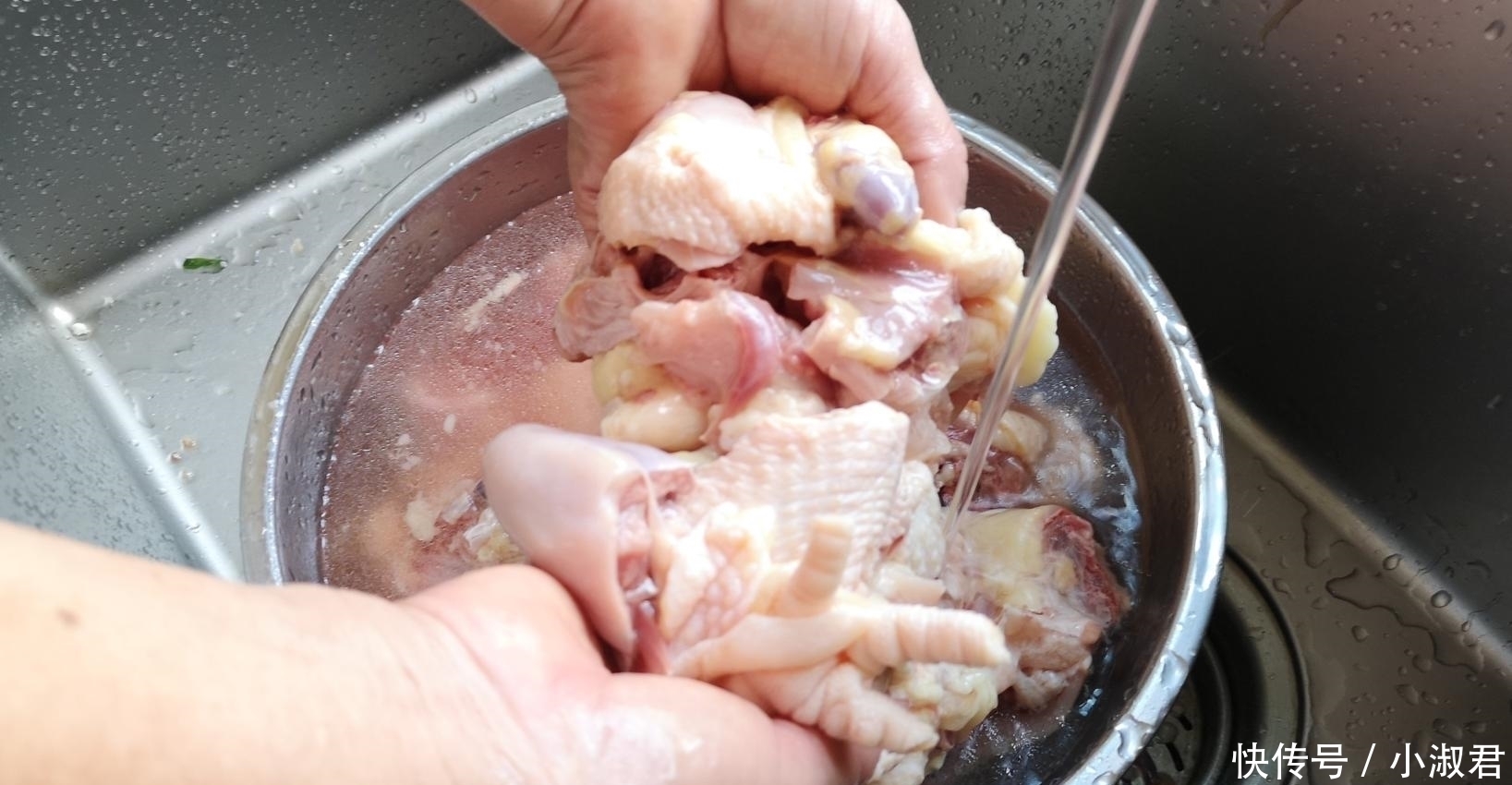 炖母鸡汤要不要先焯水,难怪做出来的鸡汤不好喝,第一步就错了