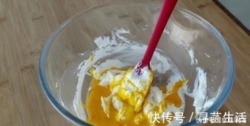 入口即化的桃酥，轻轻一碰就咬下来了，简单3步，配方比例超详细