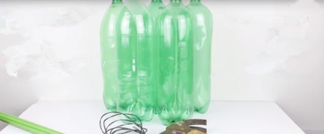 我家扫帚独一无二，忒好用！邻居见后都夸：塑料瓶做的还挺好看