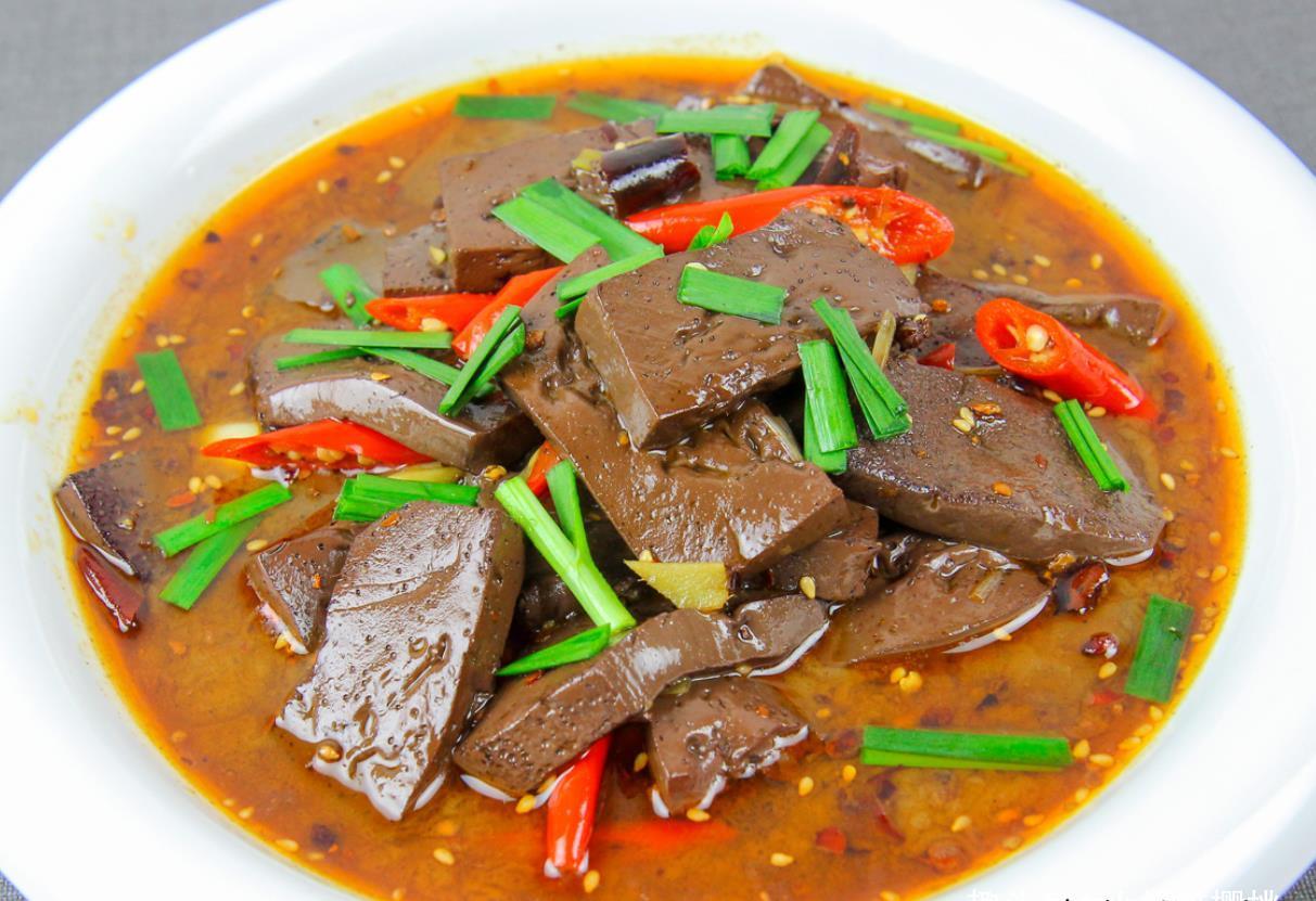 下雨天|下雨天与麻辣最配!回家来一盘麻辣鸭血,吃完瞬间热血沸腾