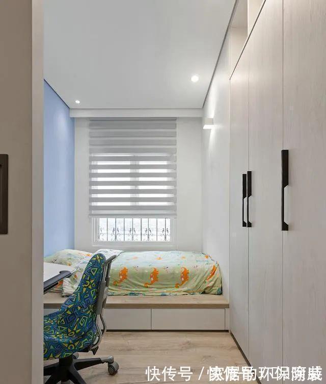 玄关|沙发不靠墙加5㎡收纳区,玄关连餐厅全装柜,100㎡住出豪宅感