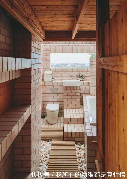 铺地|谁家厕所还用瓷砖铺地?这年头厕所用瓷砖,都是嫌家里事不够多