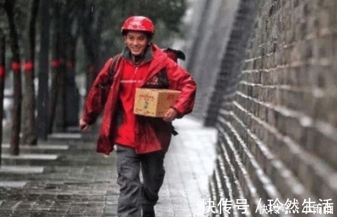 买房|刘强东曾经的承诺干够5年就买房如今001号快递员有房么