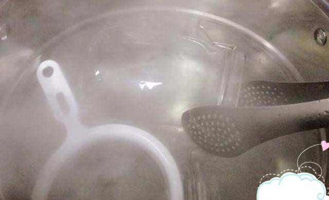 饭碗|有一种“大意”叫用开水烫奶瓶,妈妈是省事了,可受苦的是宝宝!