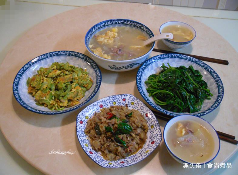 茄子|和婆婆在家吃午饭，10块钱不到做了三菜一汤，营养丰富真实惠